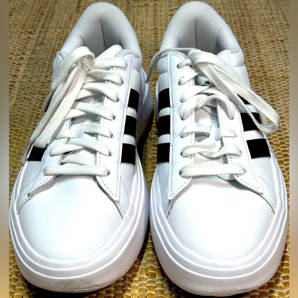 NWOT ADIDAS s9 wmns Grand Court platform sneakers - Picture 2 of 8